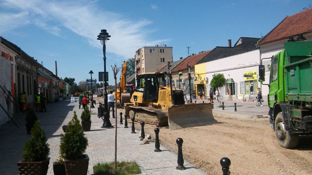 Кула: Ваде коцке са коловоза четврти пут